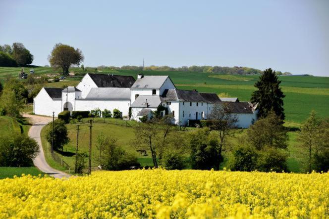 Gasthaus La Ferme De Basseilles Mozet Exterior foto